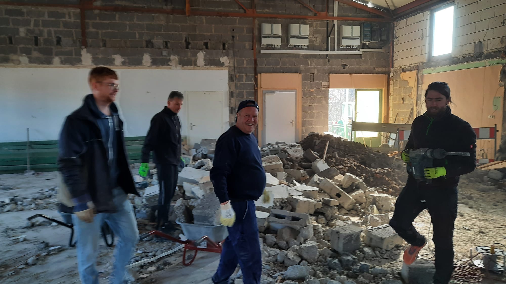 Wiederaufbau Sporthalle – Bild 6