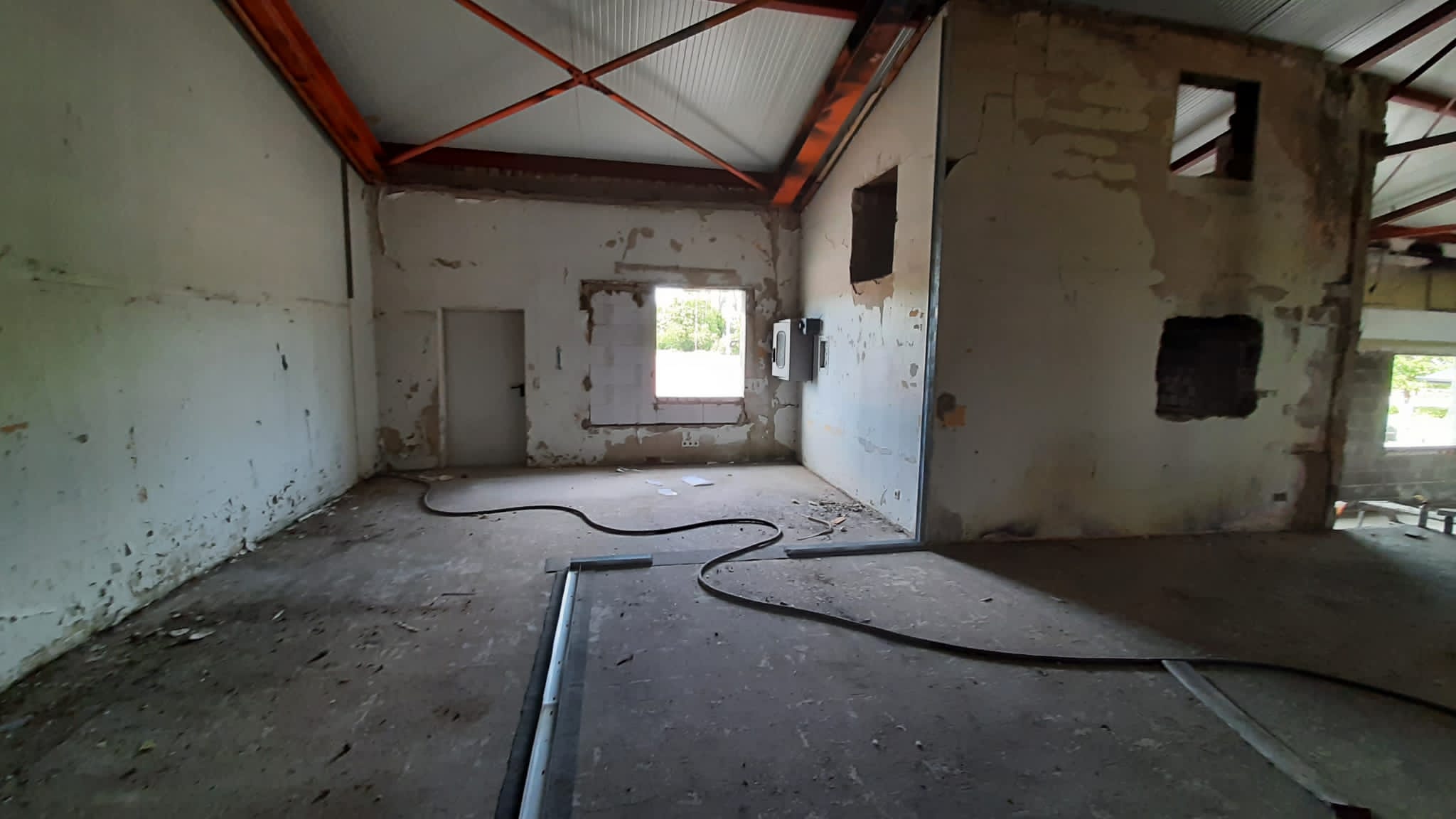 Wiederaufbau Sporthalle – Bild 24